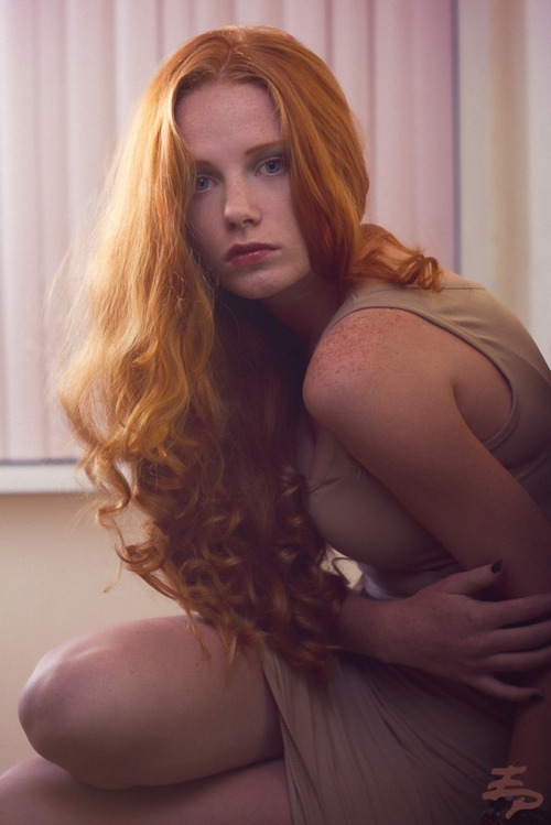 Sex innocentredheads:  Damn, she is smoking hot. pictures