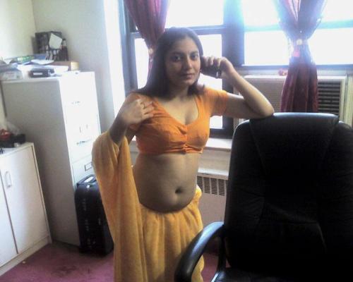 indian boobs… http://desisexmaniac.blogspot.in/2012/12/b-grade-cleavage-show.html