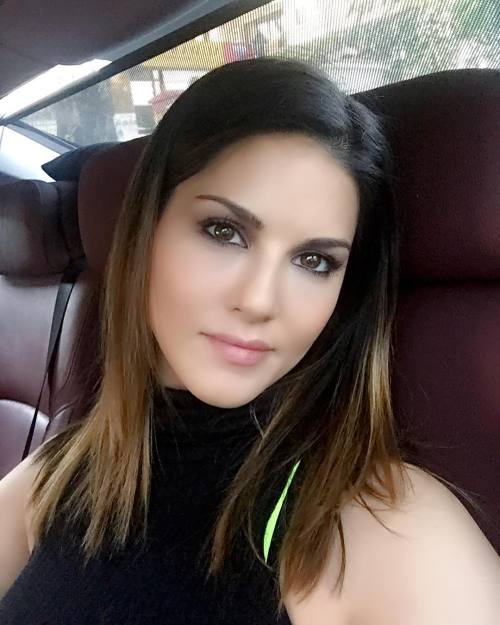 1nstagrambabes:  This week I’m on the go every min…breakfast…workout… rehearsals…lunch… rehearsals…repeat next morning! by sunnyleone