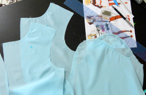 Getting the lining/facing pieces of the Ordinal Scale dress togetherThe lining pieces have the same 