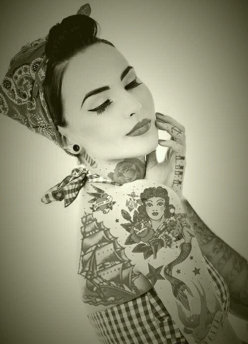 Hot Girls Inked