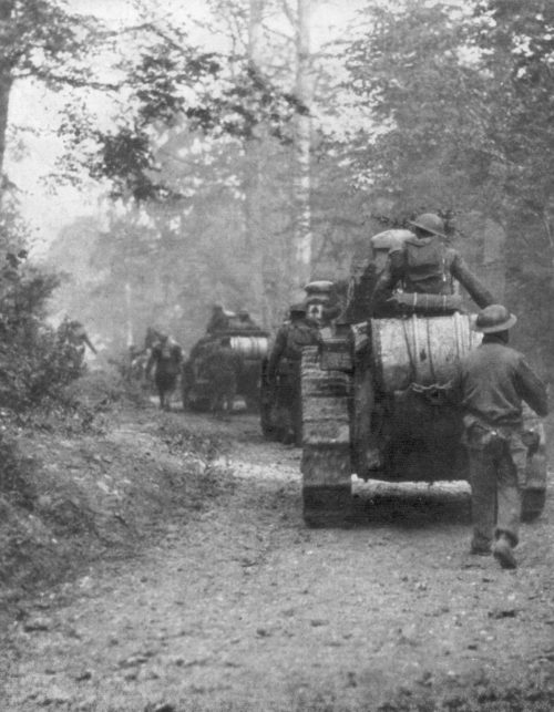 Really Cool Image Of Renault Tanks Moving Up With American Infantry To Begin The Meuse-Argonne Offensive.