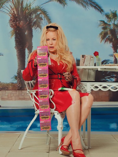 rlyqt:Jennifer Coolidge for Bustle