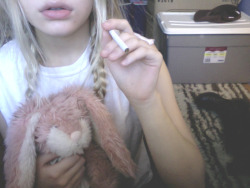 splendoring:   ughlesbian:  xo  †♡Pale&amp;Pretty♡† 