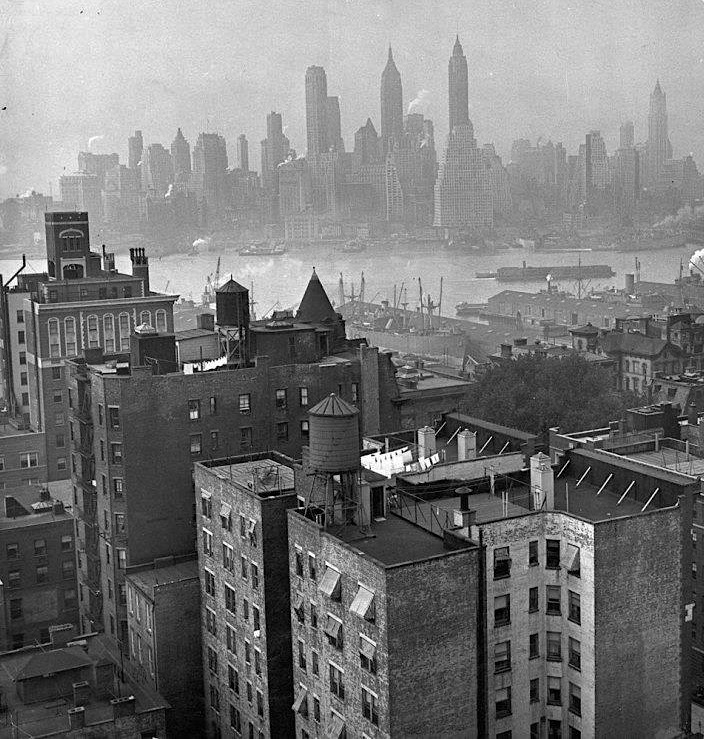 Alfred Eisentaedt
Manhattan skyline as seen from the roof of the Hotel Bossert, Montague Street, Brooklyn, 1943.
From Life Magazine, Time/Life Pictures/Getty Images