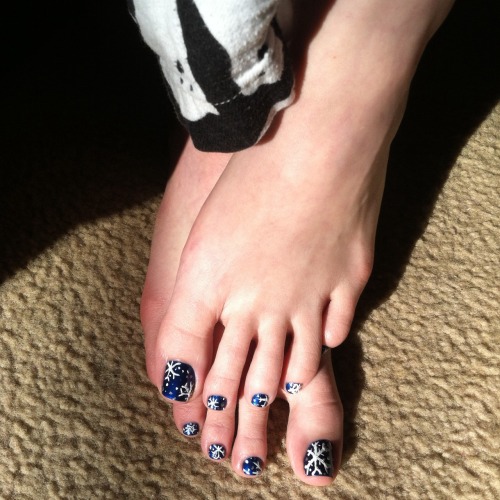 My snowflake pedicure :) hope you like it! There are a few more on my IG and will put up HD ones on 