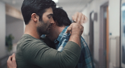 feelsforsterek:Doesn’t your favorite Sourwolf deserve a hug? 