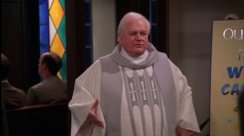  Everybody Loves Raymond (TV Series) - ’Prodigal Son’ S4/E14 (2000)  Charles Durning as Father Huble