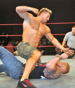 Rob Terry &amp; Crimson! Damn so much hotness!