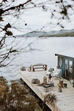 thevenuereport:(via The Perfect Private Island Off Tasmania’s Coast for a Sea-Inspired Fête) 