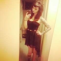 bubblexscum:  Got my gladrags on! #fridaynight #goingout #yay #tattooedgirl #mirrorselfie #me 