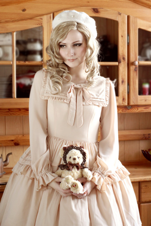sasetar:Elegant vibes with my new chiffon dress from Devilinspired (by Infanta). Simplicity, dailor 
