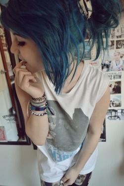 livefastbe-wild:  We Heart It’te scene hair | Tumblr. http://weheartit.com/entry/54674866/via/joey_creature