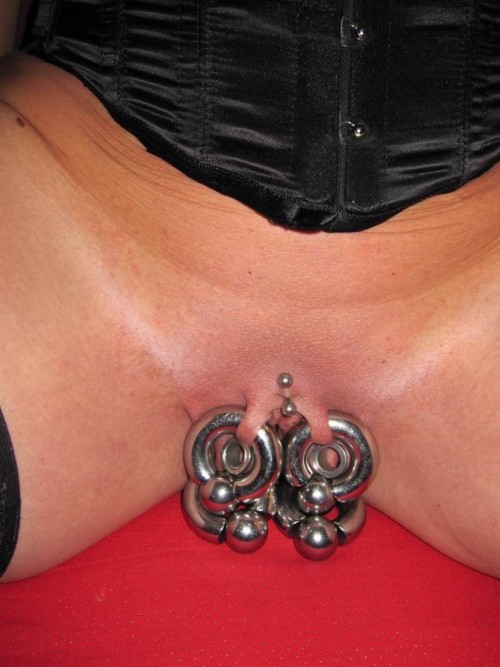 http://women-with-huge-labia-rings.tumblr.com/post/140216260233