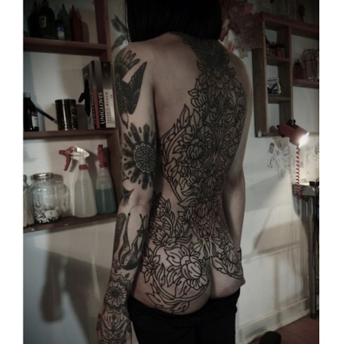 black-stabbath:  Sorry for the ass spam but Guy just posted some beautiful photos of my back and crack. I luuuuuuuvvvv it 
