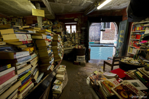 Inspiring Bookshops Around the World: Libreria Alta Acqua, Venice, Italy.