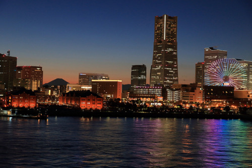 Mt.Fuji from Yokohama. by cate♪ on Flickr.