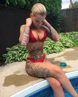 sexyinkmag:  😍😍😍 @lolobe4  #sexyink
