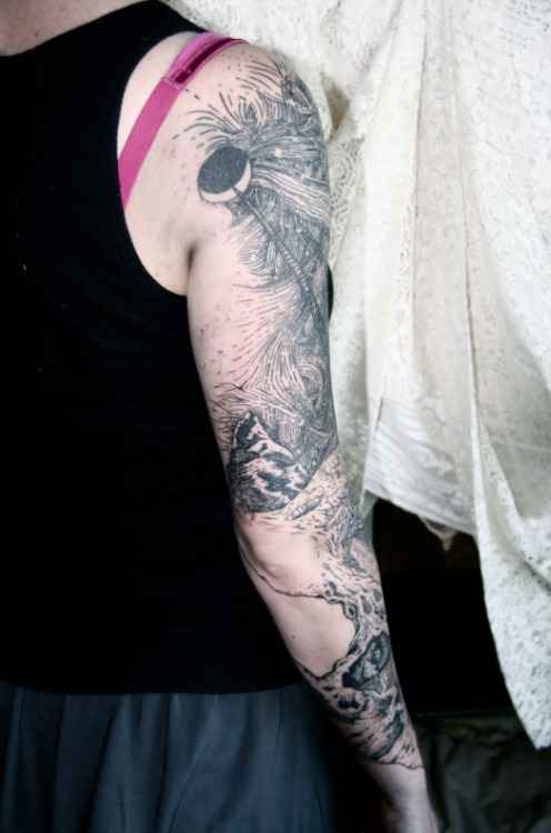 noellelonghaul:  Finished Laura’s sleeve today! 
