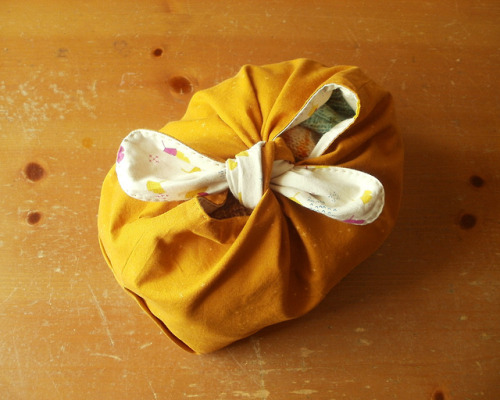 bluephone: And here’s the finished bag! Super fun and quick to sew - even by hand. I’m g
