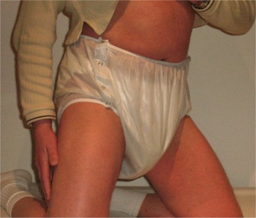 diaperguynl: An old picture of me and of course soaked again…. Geil