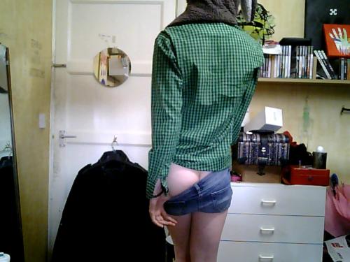 More buttses! Also more bootyshorts / shirt adult photos