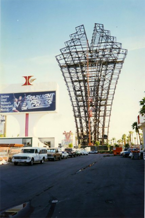 Vintage Las Vegas — Construction of the third sign at Las Vegas