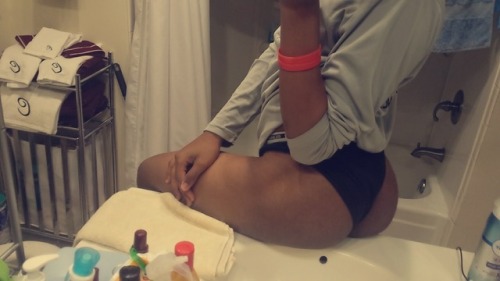 saysimz:  To tight for uuuuu🍑🍍(Gn)