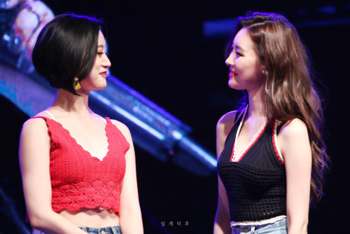 girlshqdata: © 일개덕후 do not edit the picture or crop the logo