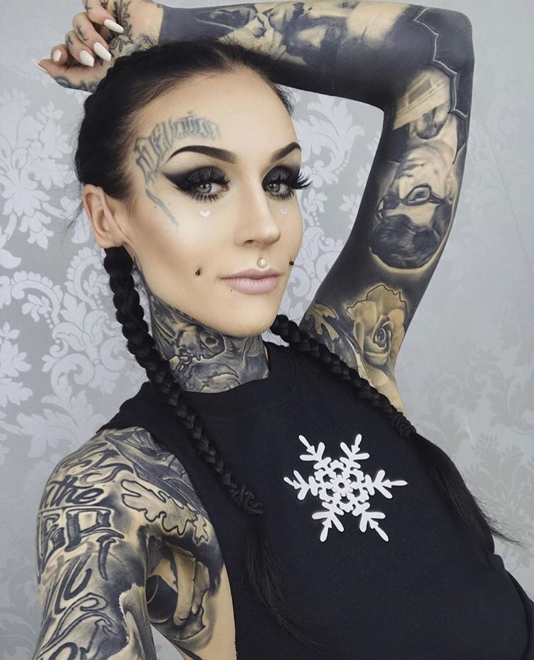 torileighhall:  Instagram: monamifrost