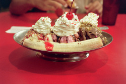 chelsamander:  banana split by tiny abstraction