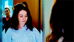 rosebstan:Amelia Shepherd in s14e04 “Ain’t That a Kick in the Head”