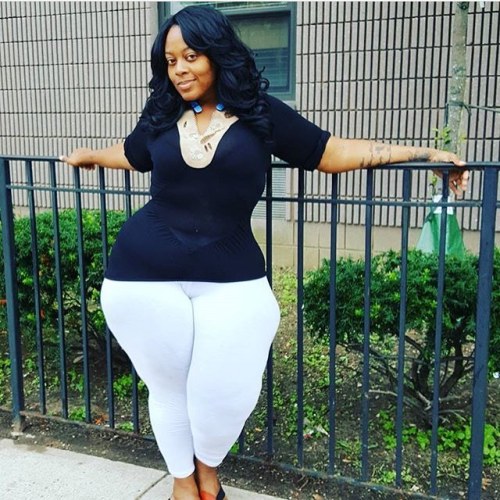 bbwpears:  #thickthightuesday #bbwpears 🔥🍐 👣@main_attraxtion_5  (at New York, New York)