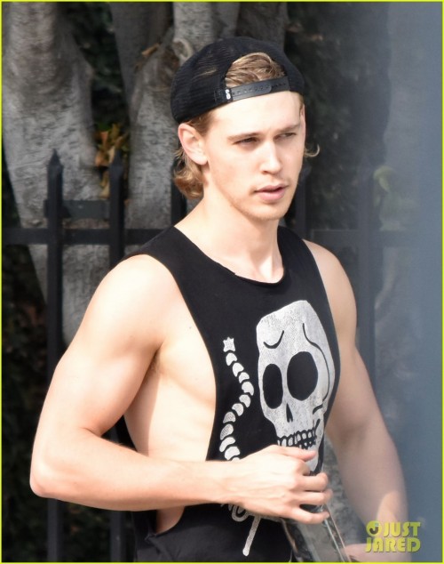 I Would Die To Get My Hands On An Austin Workout Video. I Would Do So Much. I Would Even Be Willing To