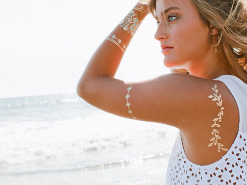 sixpenceee:Have you guys heard about these metallic temporary jewelry tattoos? They look amazing and