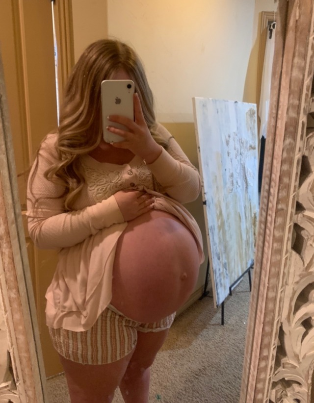 preggofl3sh:bustykaylacd:waddlepreggowaddle-deactivated2:hauntedtrashartisanalmond:🥵Omg, that’s a huge sexy belly Large, but not large enough 