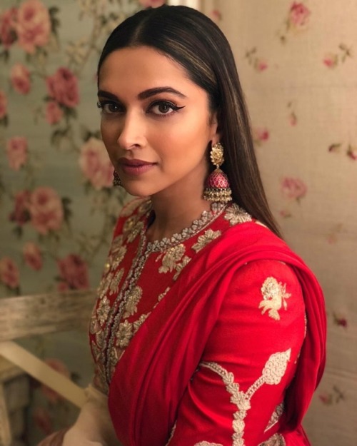 meena-kumarii:Deepika Padukone