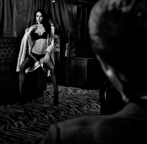  Lana Del Rey posing for S Moda, photographed by Simon Emmett, 2012. 