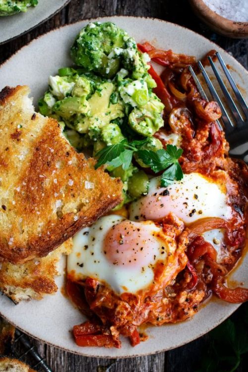  Shakshuka with Feta & Avocado SaladFollow for more recipes Ingredients:1 medium onion, thinly