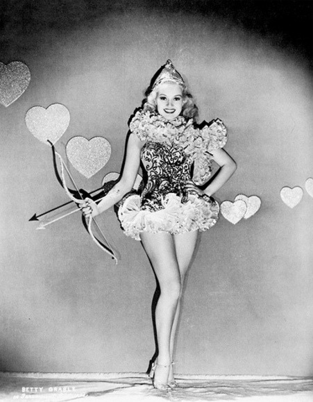  Vintage Hollywood actresses in Valentine’s Day poses - (1920’s - 1950s) 