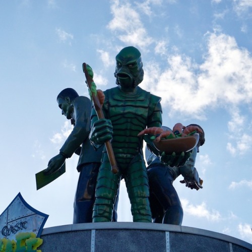 hrbloodengutz12:Photos from the Universal Studios Classic Monster Cafe in Orlando.