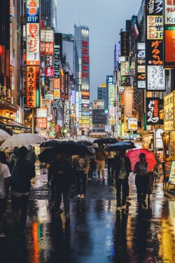 zkataka:Rainy day in Tokyo.