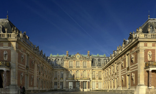 The Filth and Squalor of Versailles,The home of famous French kings such as Louis XIV and Louis XVI 