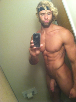 Bro-Mo: Dailygaynesss:  Amateur Selfie       (Via Tumbleon)