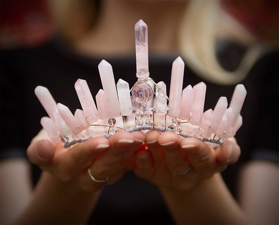 labyrinthinelasermoon:  whimsy-cat:  Handmade crowns by Elemental Child.  :O INNO