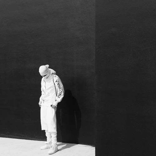 posturban:  themaxdavis:  MXDVS x UEGTyvek Hiroshima Zip-upWhite Drop Crotch ShortsShot by 2NUMB  black and white fashion