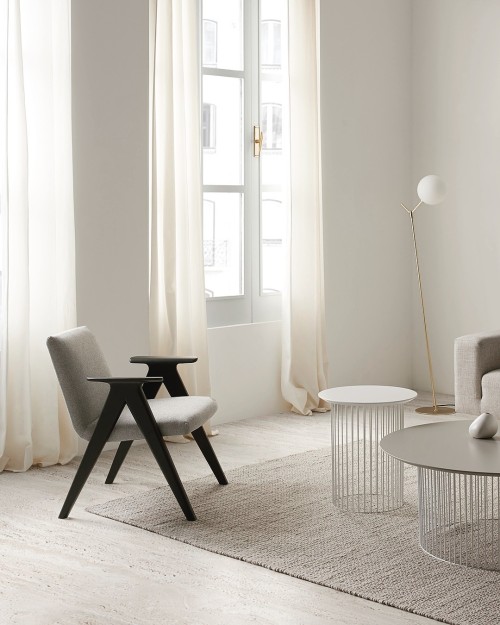 STUA Libera armchair with black frame and grey Bosco textile. This armchair is in fast service! A Je