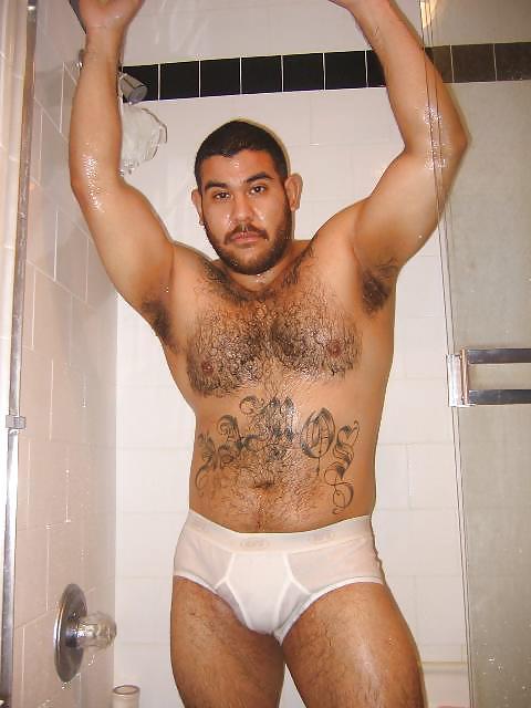 bigbeefydevils:
“showerin in his briefs
”