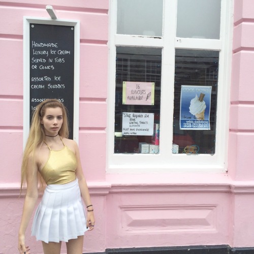 ppolishprincess:  this ice cream shop was 2 cute i had to take pix