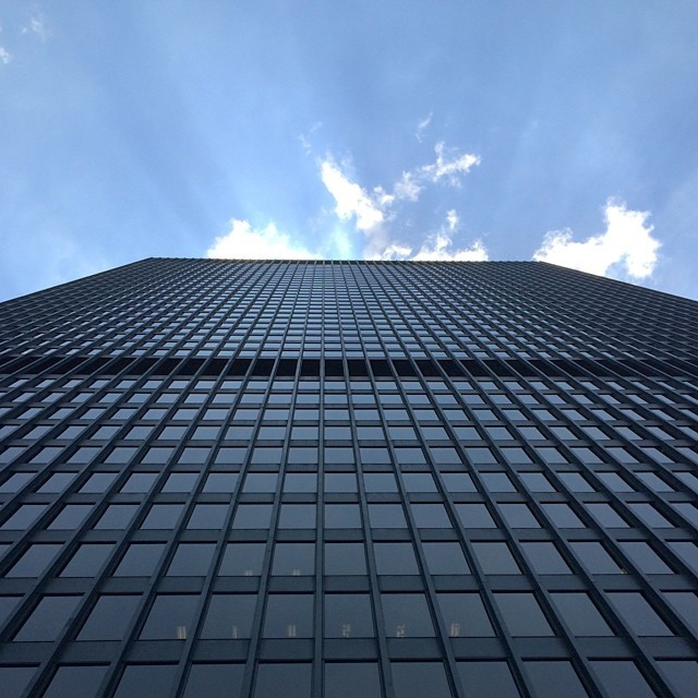 #Mies in #Chicago 👏 #architecture #archdaily #aiacon14 #instagood #iphonesia #lookup (at John C. Kluczynski Federal Building)